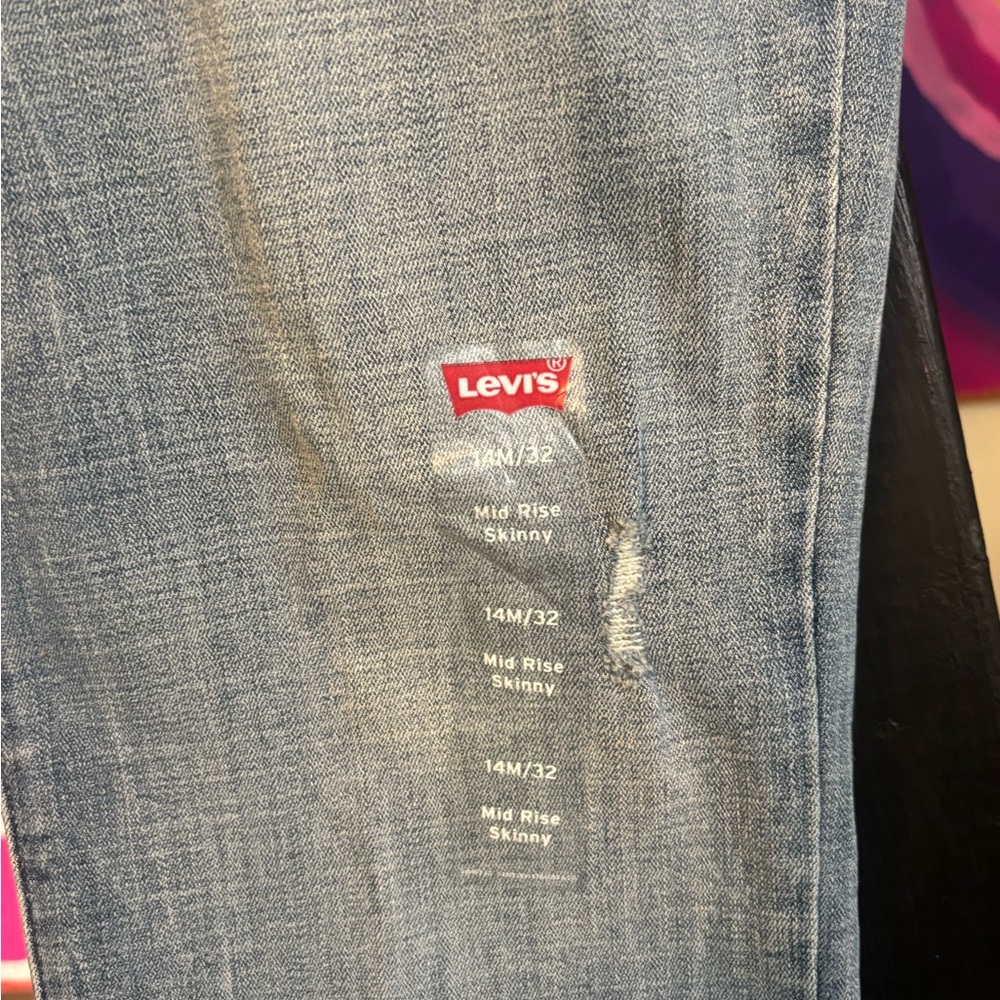 Levi's Classic Blue Straight Leg Women's mid rise skinny Mom Jeans - Picture 5 of 16